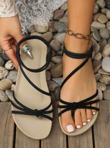 Sandalias planas elegantes y cómodas con diseño de tanga a rayas para mujer de talla grande, color negro, para el verano