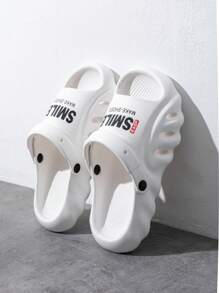 Nuevas sandalias de playa para hombre de verano, zapatillas casuales, resistentes al desgaste y antideslizantes para uso exterior