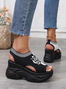 Sandalias de cuña de moda para el verano 2025, zapatos casuales y versátiles para mujer, sandalias de plataforma, sandalias de tacón alto, en negro y blanco, sandalias de flores para la playa