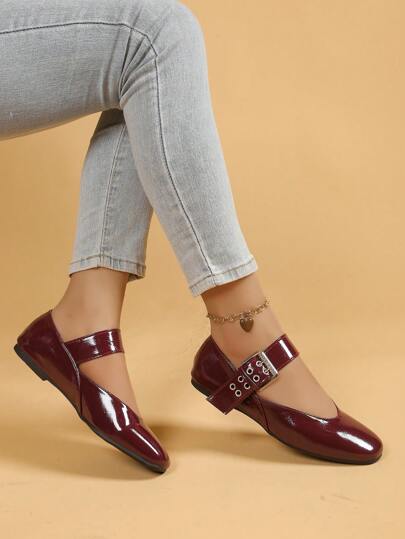 女士平底软方头正装鞋，时尚漆皮红色镜面平底鞋，舒适材质一脚蹬，带带扣装饰低帮乐福鞋