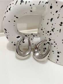 一对简约时尚水滴形耳环