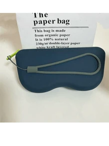 Un étui en silicone pour ranger des lunettes, avec une poignée pour le suspendre, adapté aux déplacements et à une utilisation portable. Il est imperméable et antichoc, conçu pour protéger les lunettes de la poussière. Parfait pour les fêtes de révélation du sexe, les anniversaires, les mariages, les fêtes. Cadeau idéal pour les collègues, les amis et la famille, la rentrée scolaire