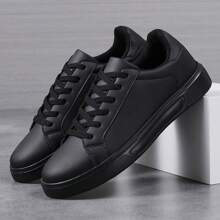 Tênis de Skate de Cano Baixo em Cor Sólida Moderna Masculino, Tênis Casuais Confortáveis Antiderrapantes com Cadarço, Adequados para Uso durante Todo o Ano e Atividades ao Ar Livre, Ideais para Casual de Verão Adolescente, Esportes ao Ar Livre, Viagens de Férias, Presentes de Formatura ou Acessórios de Vestimenta de Aniversário