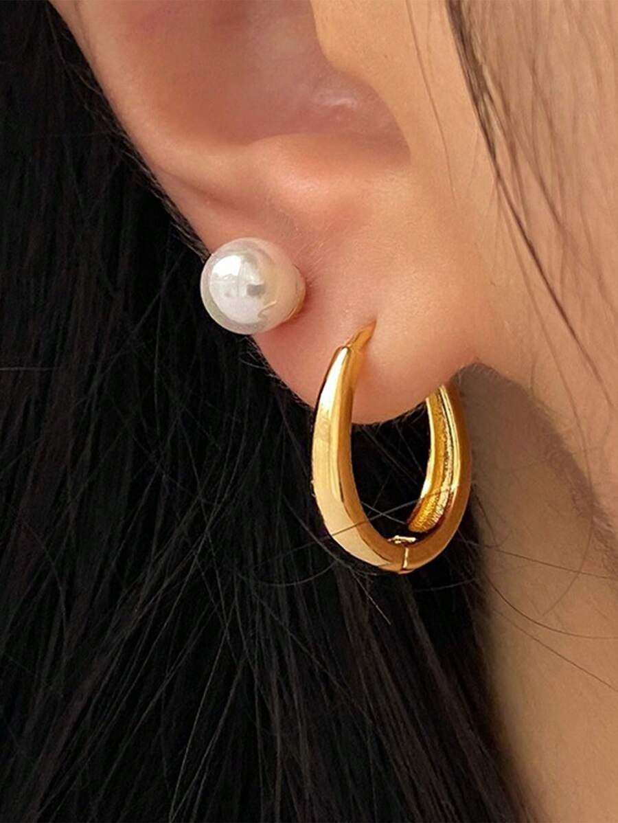 复古性感法式小粗环耳环，佩戴舒适，适合日常和派对场合，是时尚女性的圣诞礼物