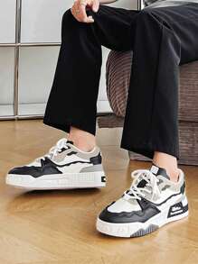 男士运动鞋，米黑色休闲运动宽版运动鞋，学生流行款式，适合室内外、学校、操场和道路