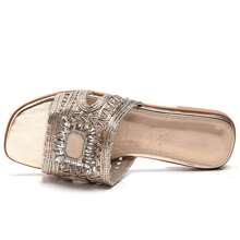 Sandalias planas con tira tejida decorada con rhinestones - Dorado - Ver 4