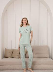 Mirano Pyjama-Set mit kurzärmligem Oberteil mit Buchstabe Muster und langer Hose mit Kirschmuster