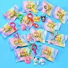 Sanrio Caixa de presente misteriosa com 10 peças/conjunto, incluindo chaveiro, pingente, pingente de bolsa, adequada para presentes de Natal, aniversário, dia dos namorados, lembrancinhas com personagens Sanrio, caixa surpresa colecionável