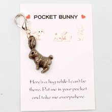 1pc/2pcs Rabbit Keychain, Mini Rabbit Pendant, Easter Bunny Keychain With Hugging Card, Ideal For Birthday, Wedding, Holiday Party, Motivational Token
