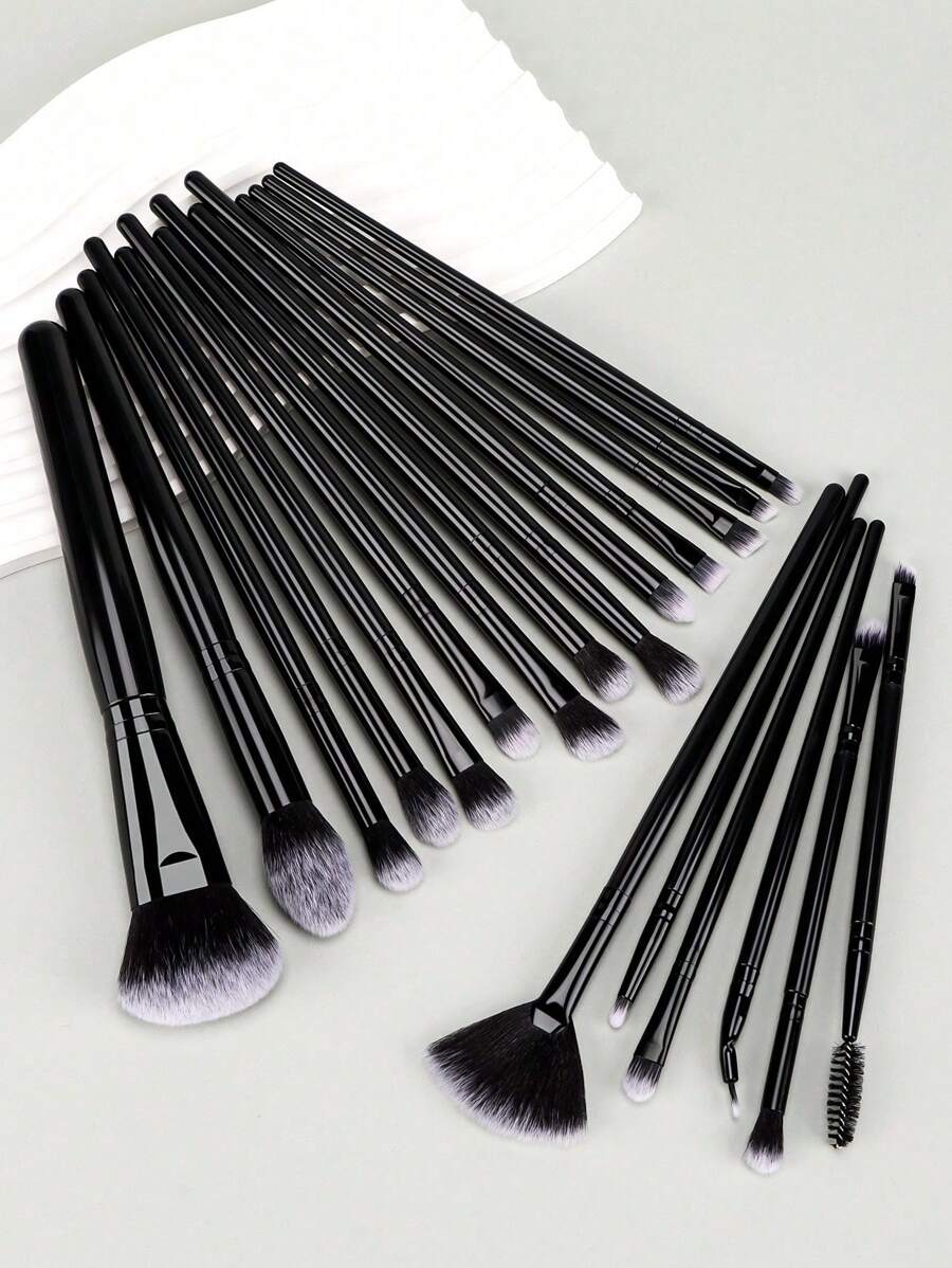 20件套高品质化妆刷套装，包含散粉刷、腮红刷、修容刷、高光刷、眼线刷，方便旅行携带，也是节日送礼的理想之选。