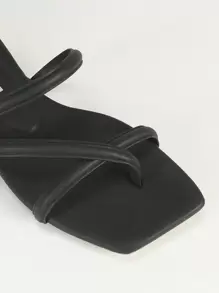 planare Women's Summer Black Strappy Flat Sandals, Square Open Flip Flops, Slip On Toe Slides Sandals With Crisscross Band, Comfortable Beach Shoes Thongs Slippers