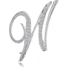 1 pièce paquet Broche géométrique simple de 26 lettres anglaises avec strass, broche élégante et de mode pour femmes. Épingle pour pull, manteau, robe, accessoires, sac, charme, école