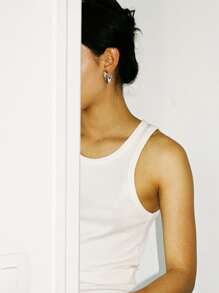 1 pereche de cercei cu agrafă inimă din metal lustruit minimalist pentru femei, potriviti pentru purtarea zilnică și de sărbători