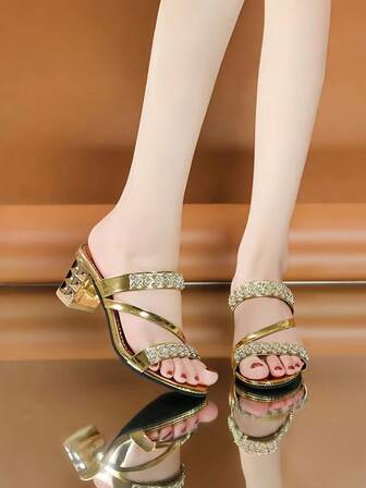 Damsandaler med grov klack, eleganta grova högklackade sandaler i flera färger, moderiktiga mångsidiga högklackade sandaler, present till skolstarten