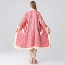 1pc Bathrobe, Sleepwear, Robe, Contrast Color, Bubble Fleece, Button Fastening, Pockets, Soft, Absorbent, Warm, Suitable For Bathroom, Pool, Bathing, All Seasons Summer, Holiday Home Bathroom Decor