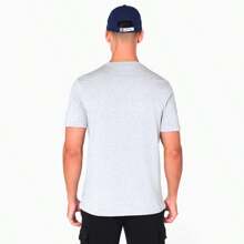 New Era Cap Company NOS 常規 T 卹 MEMGRI HGR：孟菲斯灰熊隊 T 卹，灰色，非常適合追求舒適和時尚同時又希望透過運動服裝表達對球隊支持的灰熊隊球迷。 ✅ 24/72小時送貨到西班牙（大陸）。