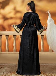 AmazingHoney 优雅的黑色和金色刺绣 Jalabiya 配腰带，迪拜风格长袍，女士奢华长袍，长袍，长袍，阿拉伯女士连衣裙（超大尺码 - 请查看尺码表），适度 - 黑色 - 查看 2