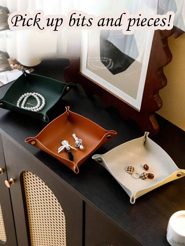 1 peça 15*15 cm Bandeja de couro para armazenamento, dobrável, fácil de transportar e organizar joias, bandeja pequena para armazenamento, bandeja para chaves, mesa de entrada, mesa de cabeceira, adequada para viagens, armazenamento, casa ou escritório, bandeja de couro para joias, bandeja portátil para viagem, bandeja para chaves para mesa de entrada, caixa de armazenamento, pode armazenar celulares, chaves, óculos, carteiras, fones de ouvido, relógios, moedas, materiais de volta às aulas, dia dos pais, presentes para o dia das mães, presentes para o dia das mães