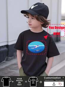 幼儿男孩时尚定制印花短袖休闲圆领 T 恤，游泳印花设计，适合小中童的百搭夏季上衣 - 黑色 - 查看 1