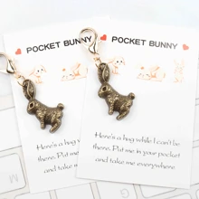 1pc/2pcs Rabbit Keychain, Mini Rabbit Pendant, Easter Bunny Keychain With Hugging Card, Ideal For Birthday, Wedding, Holiday Party, Motivational Token