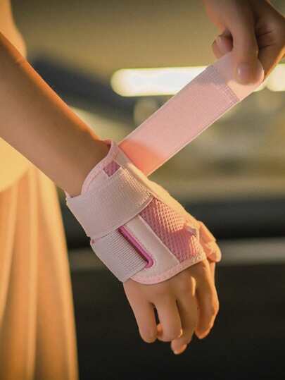 Sports Wrist Wrap, Breathable Wrist Strap With Hook And Loop Compression Glove, Strap Fixed Thumb Support Wrist Brace, Aluminum Plate Support Tube Design, Contoured To Thumb Curve, Adjustable Design, Comfortable And Non-Constrictive Fit Gym Gym Wristbands Accessories