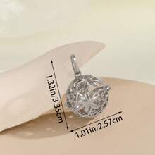 1个时尚镂空心形花朵造型3D吊坠，DIY项链/手链，可打开香薰精油扩散器配件