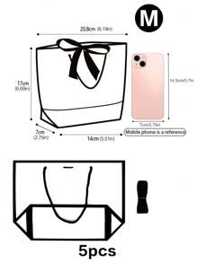 10 pièces/5 pièces/1 pièce Sacs fourre-tout cadeaux avec décoration de nœud noir et blanc simple. Grands sacs de transport en papier blanc. Sacs de shopping de couleur unie. Fournitures pour petites entreprises. Fête des pères, Fête des mères, rentrée scolaire, mariage d'été, anniversaire. Sacs cadeaux de qualité supérieure. Les meilleurs et les moins chers. Faveurs de mariage. Les meilleurs sacs cadeaux pour la famille et les amis