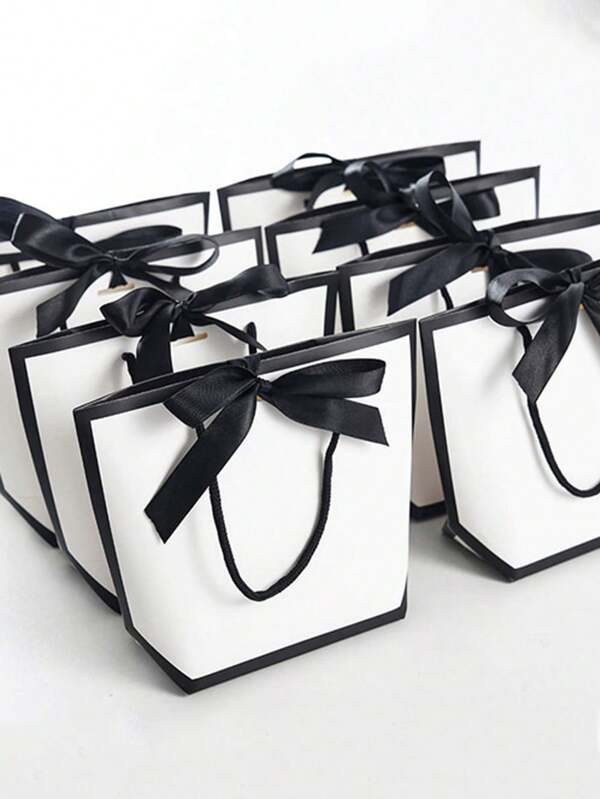 10 pièces/5 pièces/1 pièce Sacs fourre-tout cadeaux avec décoration de nœud noir et blanc simple. Grands sacs de transport en papier blanc. Sacs de shopping de couleur unie. Fournitures pour petites entreprises. Fête des pères, Fête des mères, rentrée scolaire, mariage d'été, anniversaire. Sacs cadeaux de qualité supérieure. Les meilleurs et les moins chers. Faveurs de mariage. Les meilleurs sacs cadeaux pour la famille et les amis