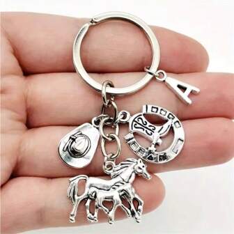 26 pezzi Portachiavi con iniziale a forma di ferro di cavallo color argento, portachiavi cavallo fortunato, accessori per auto e scuola, idee regalo natalizie carini per stile gotico e Y2K, accessori per borse, cordini con porta badge, accessori per auto, ciondoli per borse, regali per insegnanti, amici e sorelle