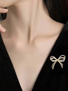 1pc Fashion Elegant Sparkling Double Bow Brooch, Pearl & Rhinestone Geometric Clothing Accessory