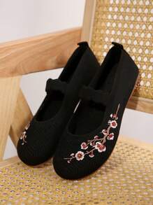 Women's Slip-On Flats, Shallow Cut Breathable Comfortable Embroidered Soft Bottom Non-Slip Shoes, Spring And Summer - Black - View 5