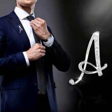 1 pièce paquet Broche géométrique simple de 26 lettres anglaises avec strass, broche élégante et de mode pour femmes. Épingle pour pull, manteau, robe, accessoires, sac, charme, école