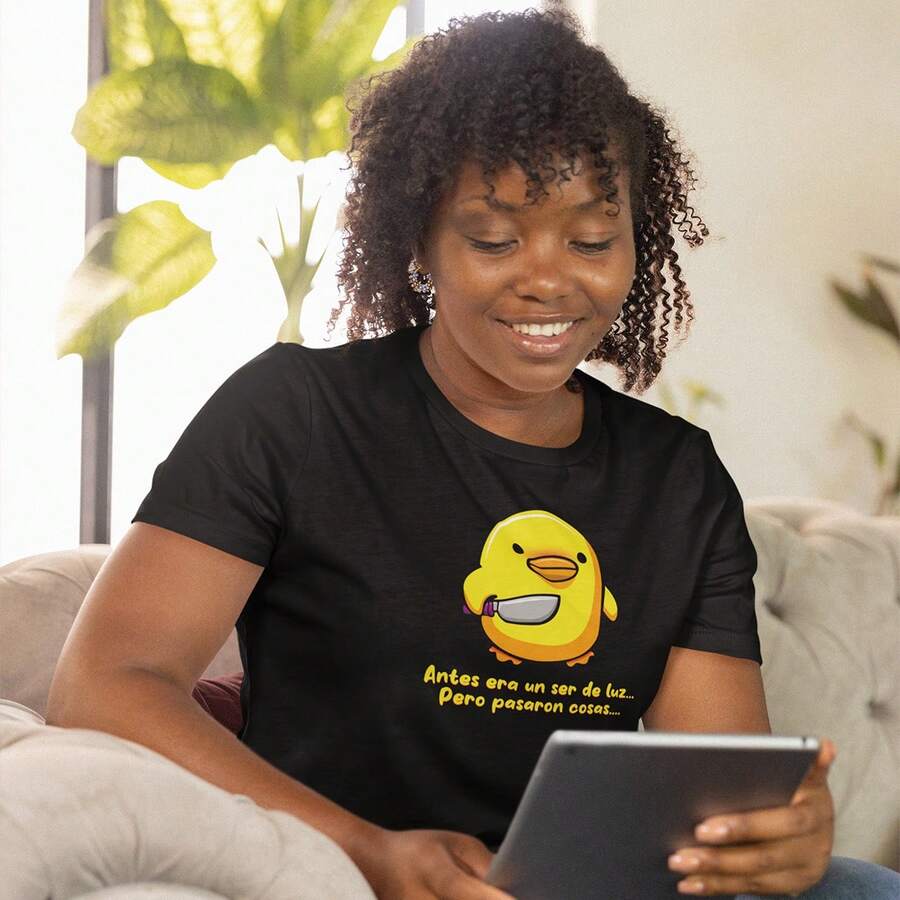 Playera De Mujer 1 pza Estampado Patito Enojado Ser de Luz | Prenda Entallada y Tela Delgada 100% Algodón - Negro - Ver 1