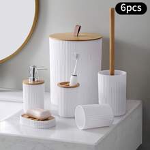 4/6件套浴室收纳套装，包含垃圾桶、牙刷架、皂液器、皂碟和浴室置物架，是理想的礼物之选。这款浴室套装完美契合乡村风格的浴室装饰，将奢华的塑料浴室装饰品与马桶刷套装巧妙结合，也是北欧风格浴室的理想配件。 - 彩色 - 查看 15