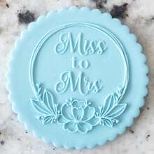 Personalize o texto com 2 cortadores de decoração de bolo em formato de biscoito, modelos de bolo de açúcar DIY, molde de emboss de nome de bolo de casamento em argila/fondant, carimbo emboss de biscoito/bolacha feito à mão, multifuncional, durável, anti-mofo, ornamental, reutilizável, requintado, estiloso, de alta qualidade, fofo, moderno, personalizado, único, presentes ideais para ele, presentes ideais para ela, namorado, namorada, pai, mãe, família, amigos, filho, filha, crianças, cozinha, sala de jantar, quarto, escritório, sala de estar, casa, jardim, sala de chá, para aniversários, para casamentos, para aquecimento de casa, para formatura