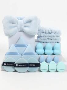 一套18件化妆工具，包括3个三角粉扑，3个迷你化妆蛋，3个粉扑气垫，3个迷你拇指粉扑，3个葫芦化妆蛋，1个发带和2个腕带。带有柔软蝴蝶结洗脸头带的全新高吸引力发饰组合。