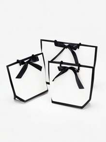10 pièces/5 pièces/1 pièce Sacs fourre-tout cadeaux avec décoration de nœud noir et blanc simple. Grands sacs de transport en papier blanc. Sacs de shopping de couleur unie. Fournitures pour petites entreprises. Fête des pères, Fête des mères, rentrée scolaire, mariage d'été, anniversaire. Sacs cadeaux de qualité supérieure. Les meilleurs et les moins chers. Faveurs de mariage. Les meilleurs sacs cadeaux pour la famille et les amis