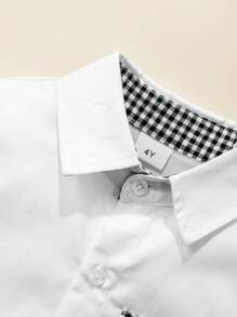 Jonge jongens campus stijl contrasterende kleur wit korte mouwen shirt & zwarte shorts set, geschikt voor school, optredens, toespraken, uitstapjes