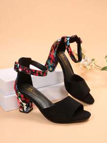 Sandali da donna con cinturini floreali e tacco alto, scarpe eleganti versatili e alla moda con design traforato adatte per feste e appuntamenti, décolleté nere formali/da banchetto con tacco alto