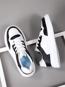 Scarpe da ginnastica casual, leggere e versatili, da uomo, da esterno, con punta tonda, bianche e nere, traspiranti, stile scuola, con lacci, a collo basso o alto