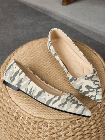 女士尖头休闲平底一脚蹬豹纹鞋，适合日常穿着、舞会、春夏秋季，百搭