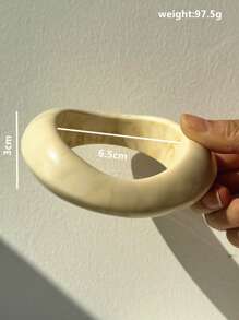 1 件厚实、宽大的米色和黑色不对称树脂手链，时尚叠层配饰珠宝，适合女性，秋冬季