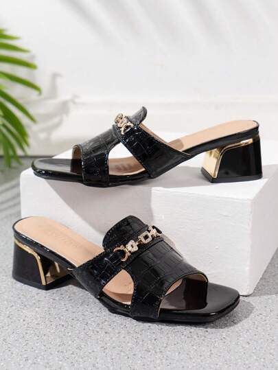 Sandali con catena e tacco alto da donna, infradito estivi alla moda e versatili