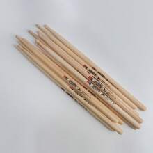 [专业鼓棒] 1 对 - 枫木鼓棒，5A/7A/5B 3 种型号 | 坚固耐用，可承受强烈打击 | 增强抓地力，声音精准 | 适合初学者到专业人士 | 兼容原声鼓和电子鼓 - 原木色 - 查看 5