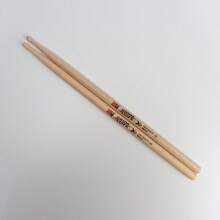 [专业鼓棒] 1 对 - 枫木鼓棒，5A/7A/5B 3 种型号 | 坚固耐用，可承受强烈打击 | 增强抓地力，声音精准 | 适合初学者到专业人士 | 兼容原声鼓和电子鼓 - 原木色 - 查看 8