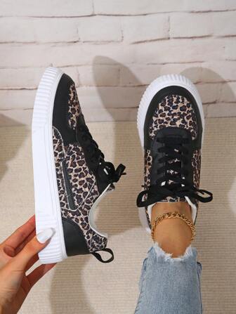 scarpi sportivi con stampa leopardata, scarpe sportive casual con lacci stile unisex, scarpe da skate antiscivolo e confortevoli, scarpe da passeggio per esterni, regalo per compleanni e feste, versatili per uso quotidiano