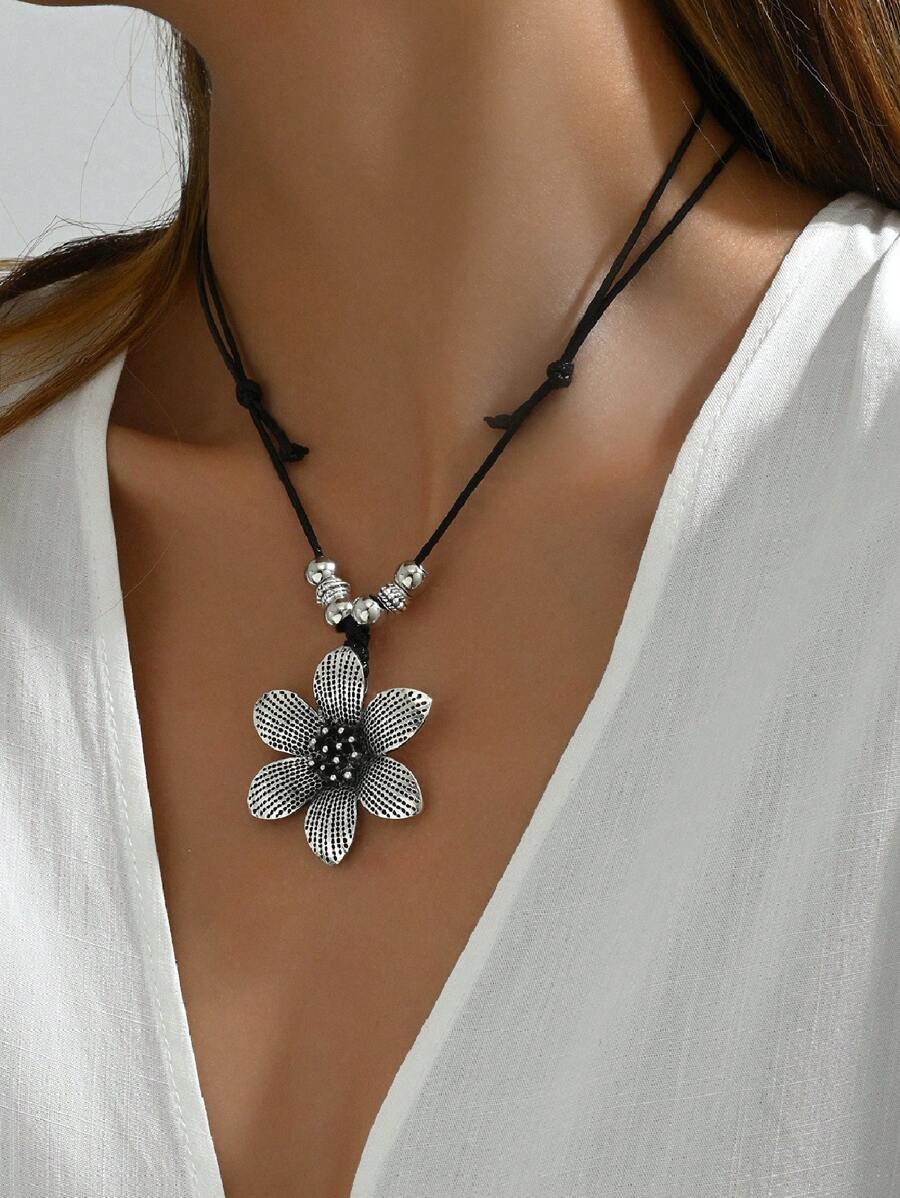 1pc Boho Style Silver Metal Carved Pendant Adjustable Woven Necklace, Suitable For Women Daily Outfit, Decoration, Beach Holiday, Travel & Photo Shoot