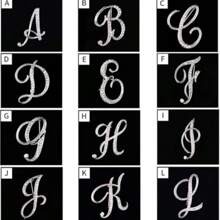 1 pièce paquet Broche géométrique simple de 26 lettres anglaises avec strass, broche élégante et de mode pour femmes. Épingle pour pull, manteau, robe, accessoires, sac, charme, école