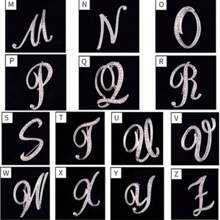 1 pièce paquet Broche géométrique simple de 26 lettres anglaises avec strass, broche élégante et de mode pour femmes. Épingle pour pull, manteau, robe, accessoires, sac, charme, école