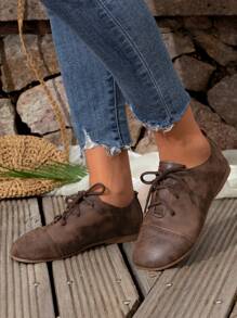 1 Pair Women's Casual Retro Slip-On Flat Shoes - Brown - View 1